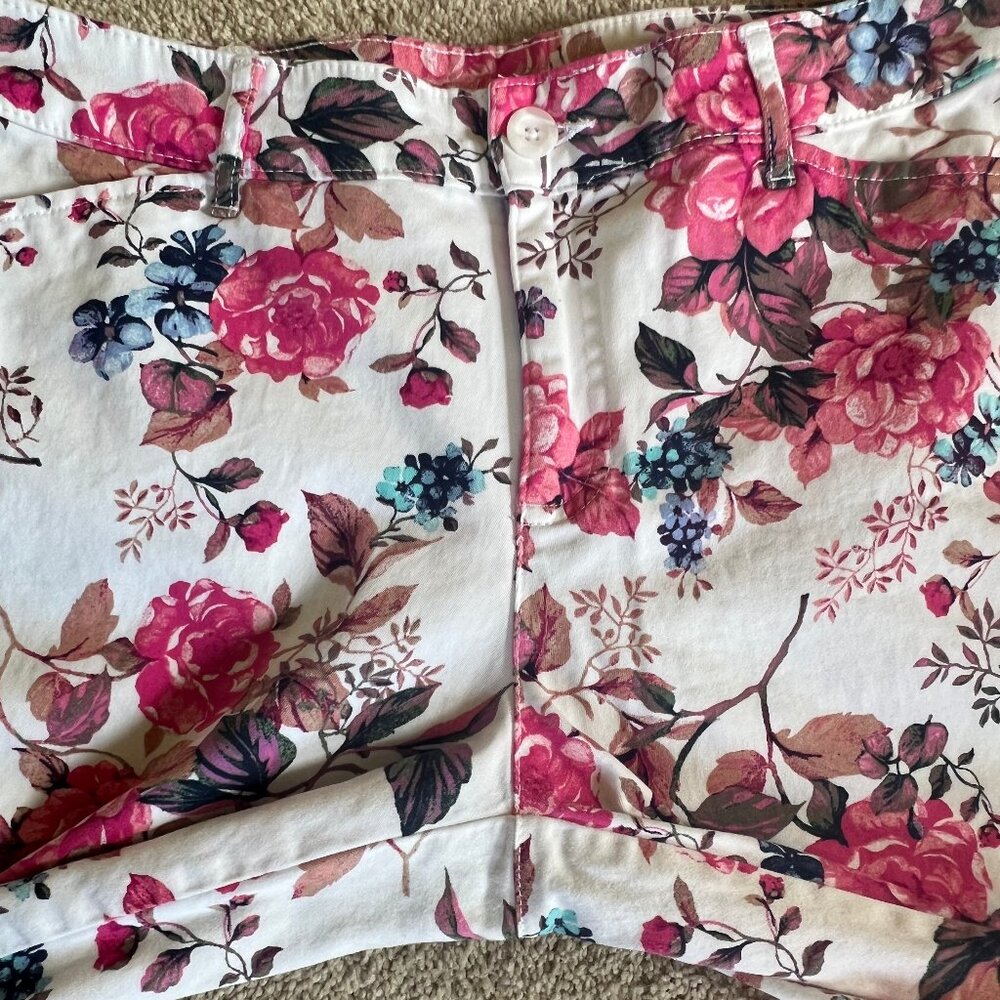 St Johns Bay Women's Floral Capri Pants - Picture 5 of 14